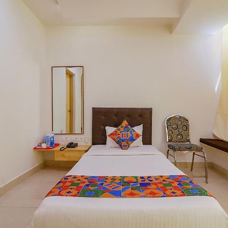 Fabhotel Aamantran & Banquet Halls - Nr Rtc X Roads Metro Station Haydarabad Dış mekan fotoğraf